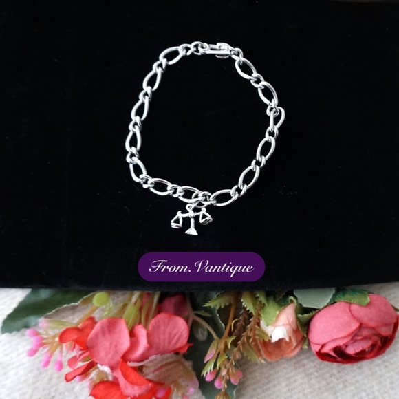 ⚪ VINTAGE Silver Libra Charm Silver Chain Bracelet 📿 - Picture 5 of 6